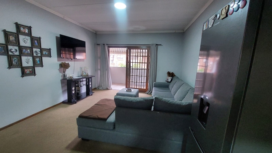 2 Bedroom Property for Sale in Langenhovenpark Free State
